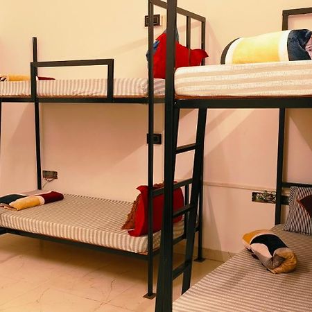Mitra Hostel วากาตอร์ ภายนอก รูปภาพ