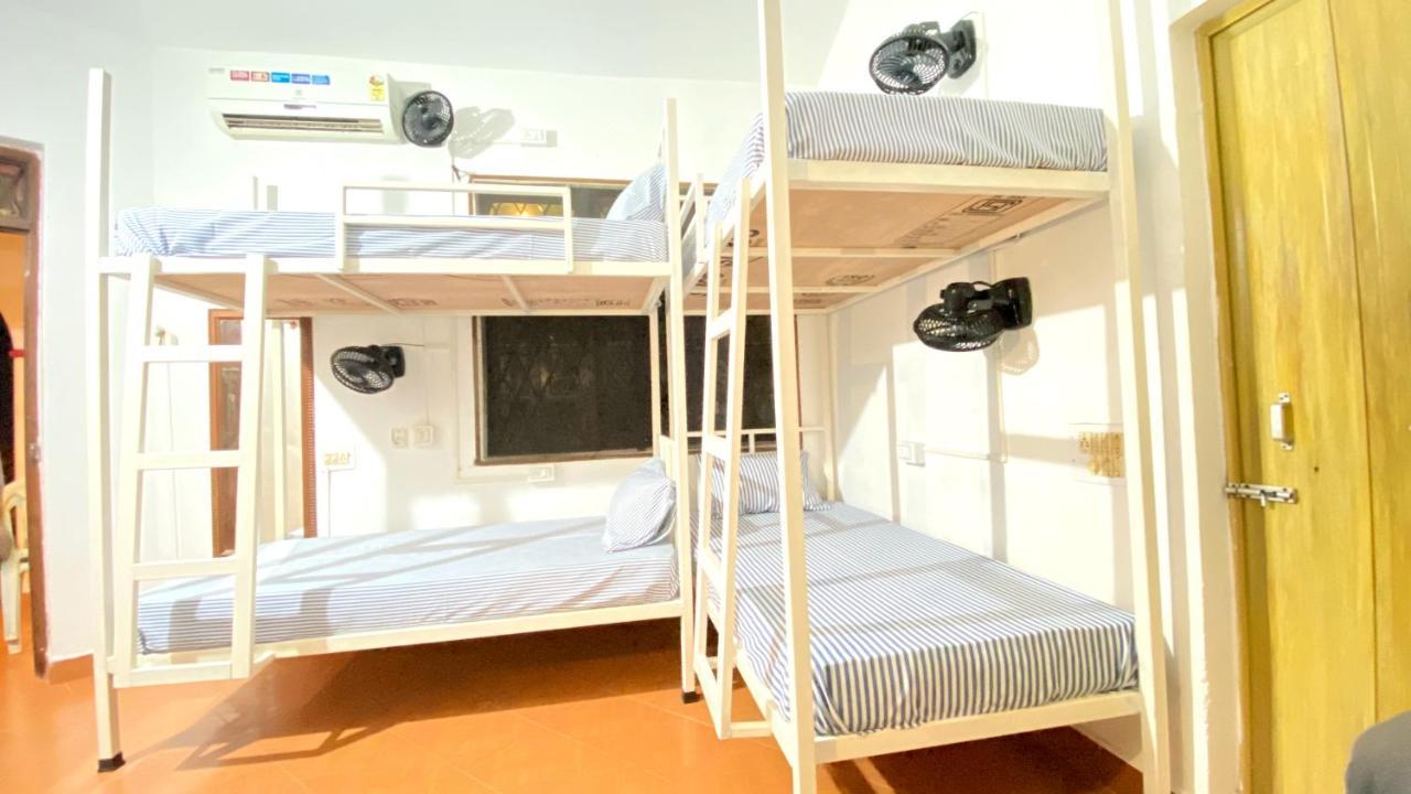 Mitra Hostel วากาตอร์ ภายนอก รูปภาพ