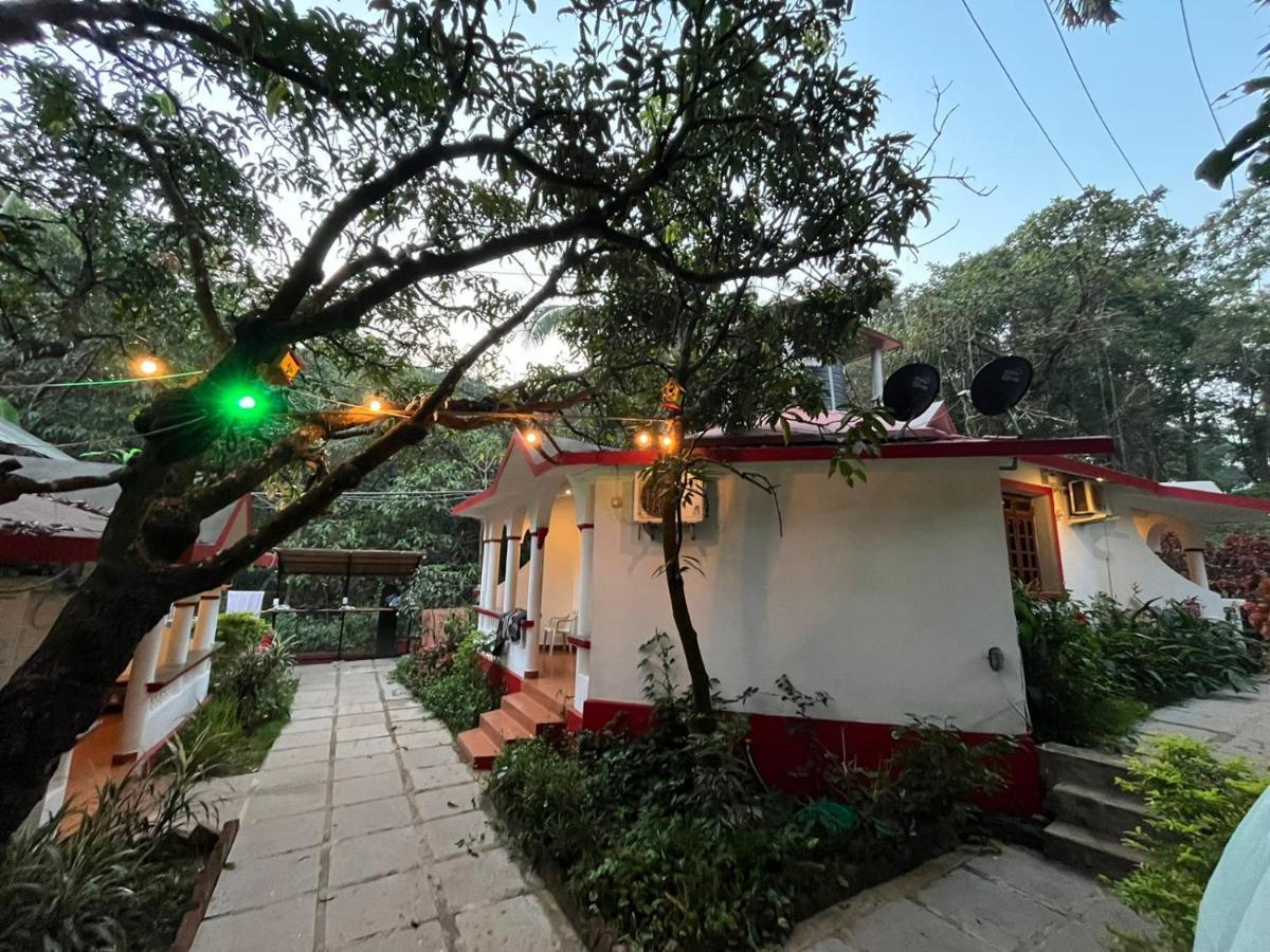 Mitra Hostel วากาตอร์ ภายนอก รูปภาพ