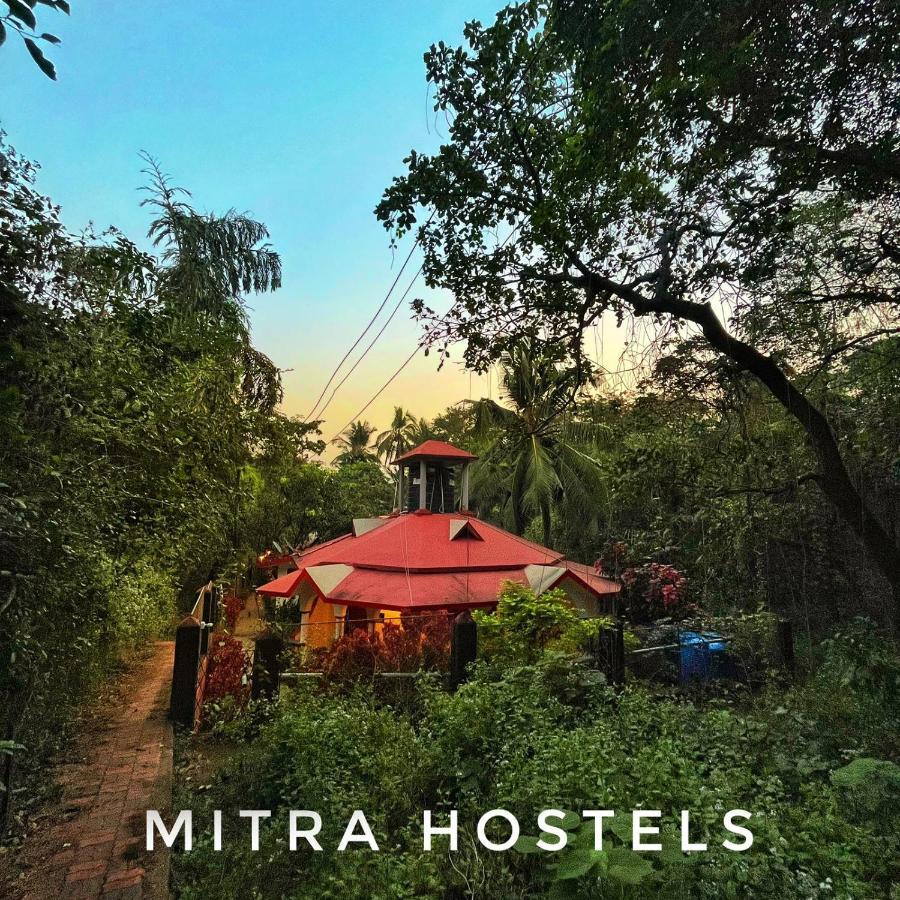 Mitra Hostel วากาตอร์ ภายนอก รูปภาพ