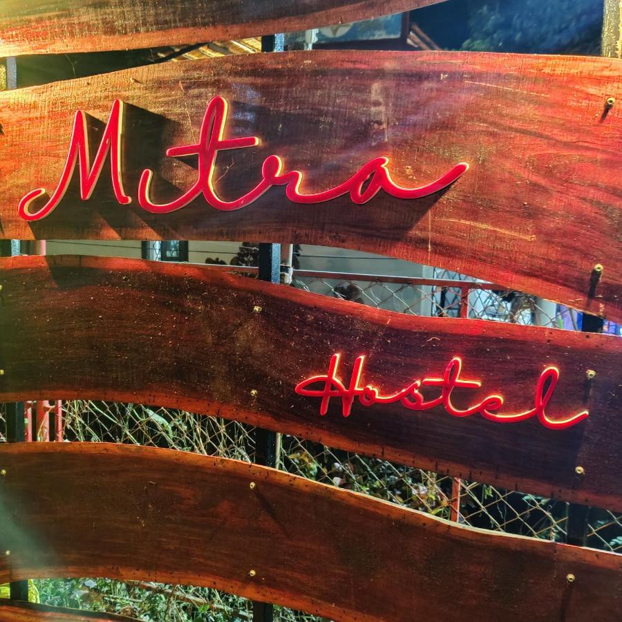 Mitra Hostel วากาตอร์ ภายนอก รูปภาพ
