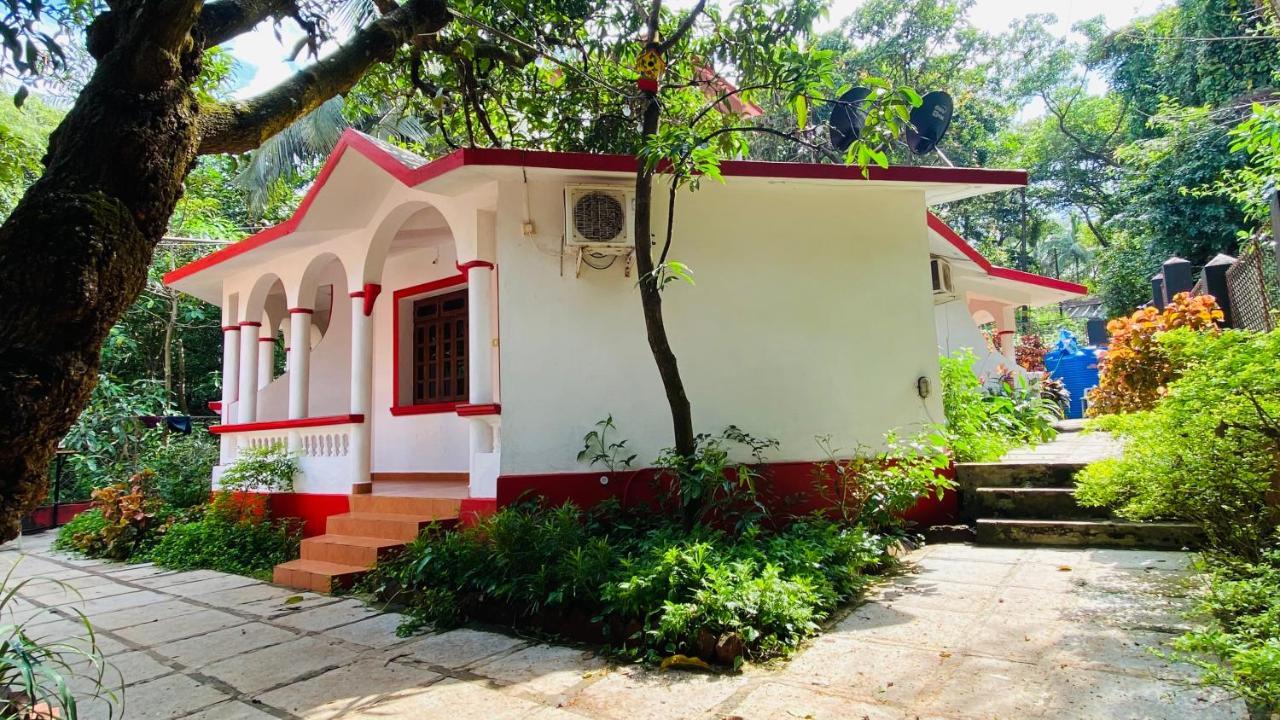 Mitra Hostel วากาตอร์ ภายนอก รูปภาพ