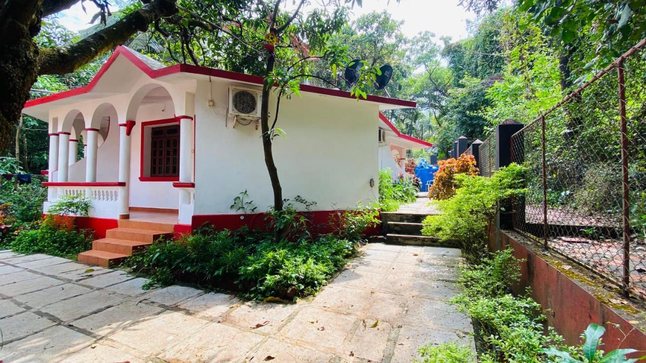 Mitra Hostel วากาตอร์ ภายนอก รูปภาพ
