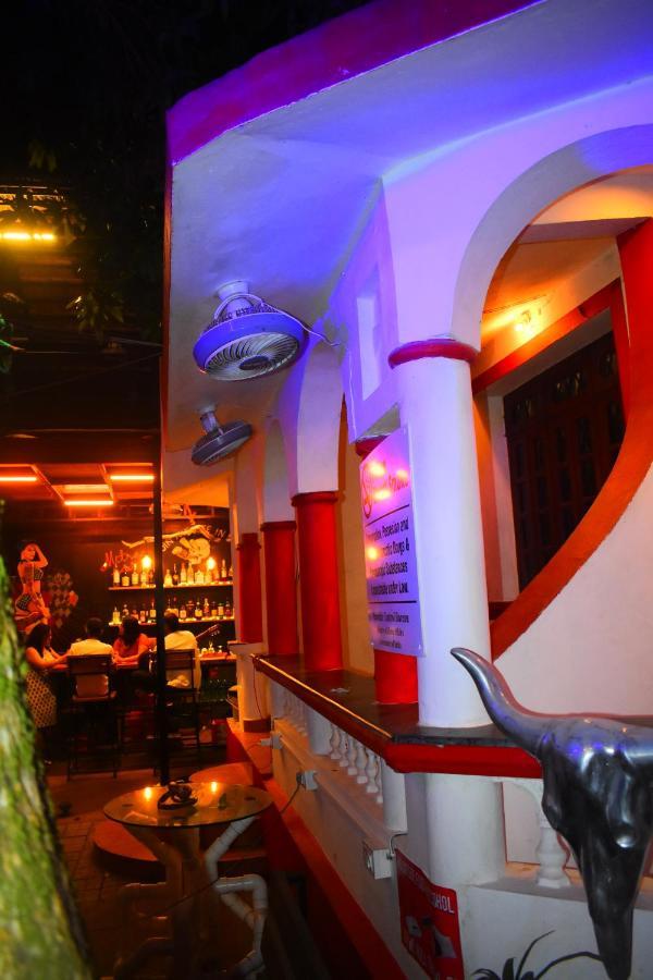 Mitra Hostel วากาตอร์ ภายนอก รูปภาพ