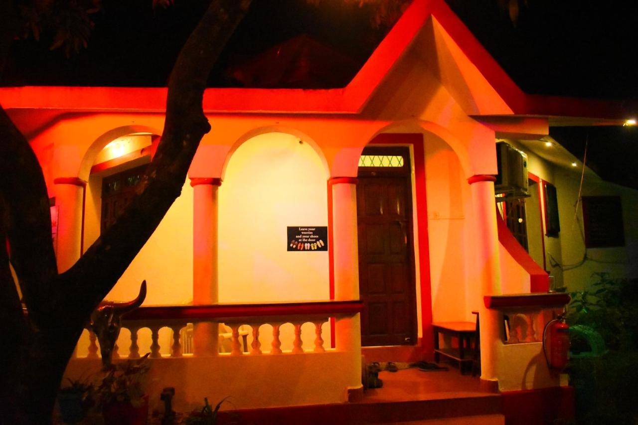 Mitra Hostel วากาตอร์ ภายนอก รูปภาพ