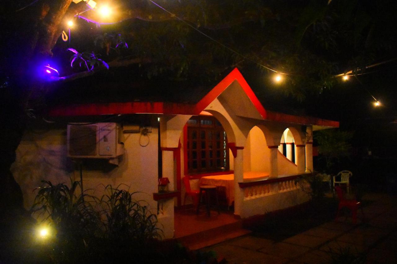 Mitra Hostel วากาตอร์ ภายนอก รูปภาพ