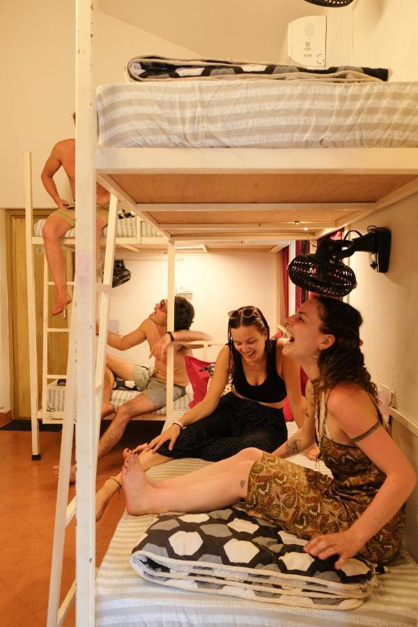 Mitra Hostel วากาตอร์ ภายนอก รูปภาพ