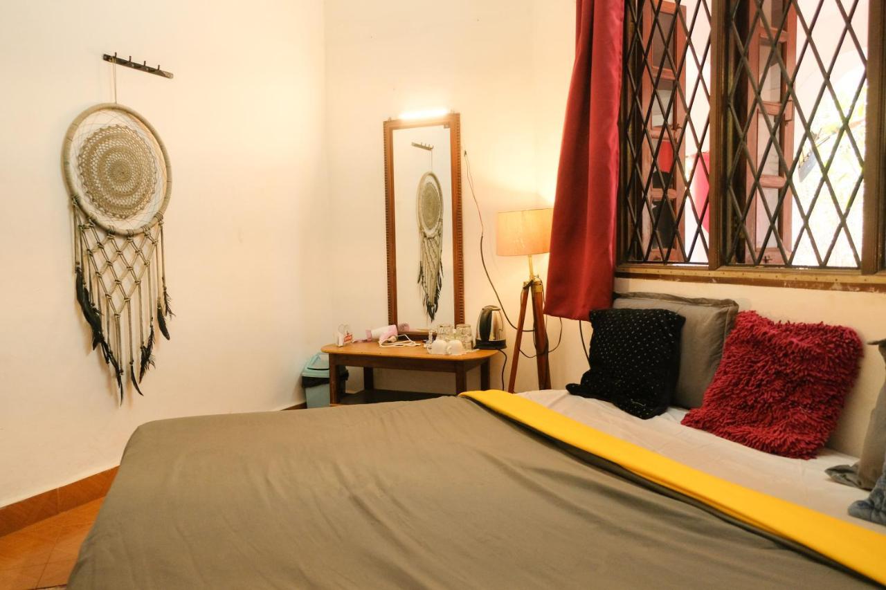Mitra Hostel วากาตอร์ ภายนอก รูปภาพ